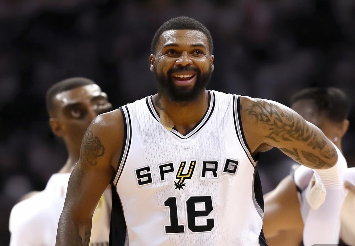 马刺队阿联酋NBA杯决赛：文班亚马领衔年轻核心，球队重建的真正试金石